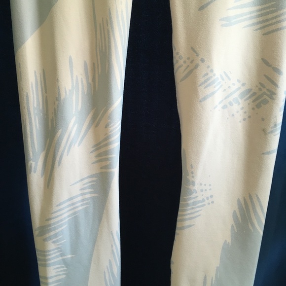 Fabletics | Tropical Print Yoga Pants - Picture 6 of 7